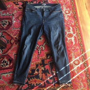 Good American Good Legs Skinny Jeans